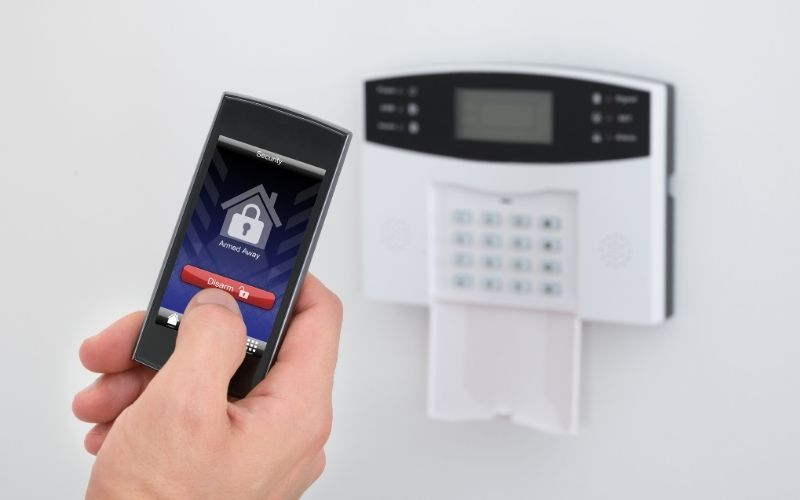 Security key holding and alarm response